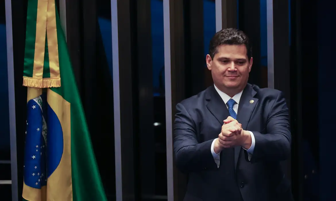CPMI do INSS ganha força, mas Alcolumbre tenta adiar o inevitável