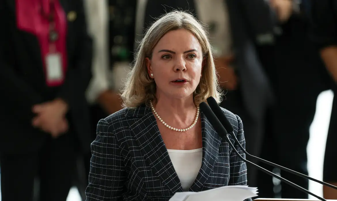 Gleisi tenta barrar CPMI do INSS e irrita até aliados
