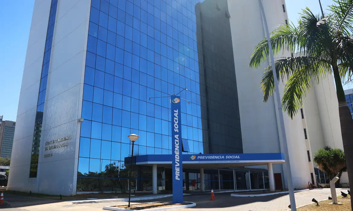 Fraude no INSS atinge aposentados e expõe omissão do governo