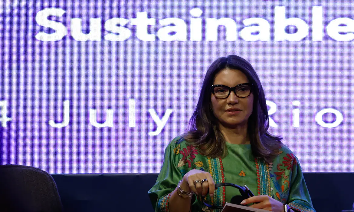 AGU pressiona redes sociais e garante remoção de críticas à primeira-dama