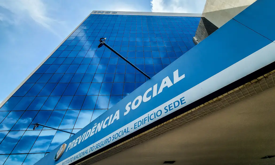 Aposentados usados em golpe de filiação em massa