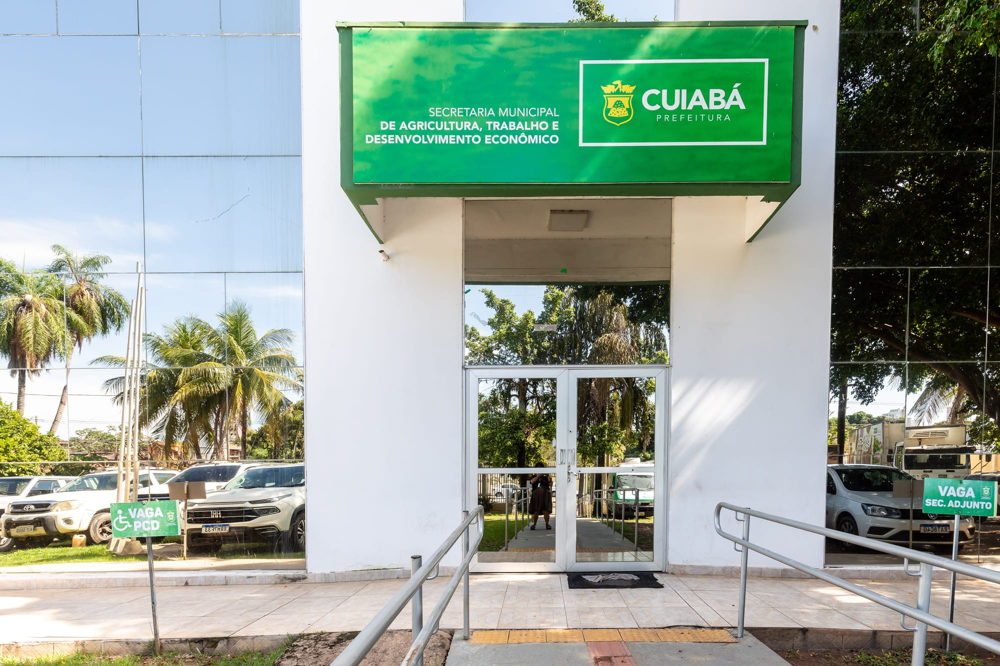 Sine de Cuiabá oferece 273 vagas de emprego com salários acima de R$ 2 mil