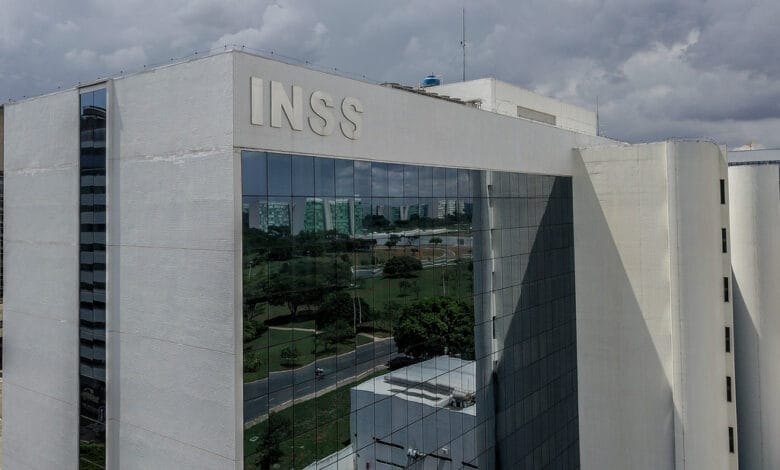 Fraudes no INSS envolvem esquema bilionário com uso de telemarketing