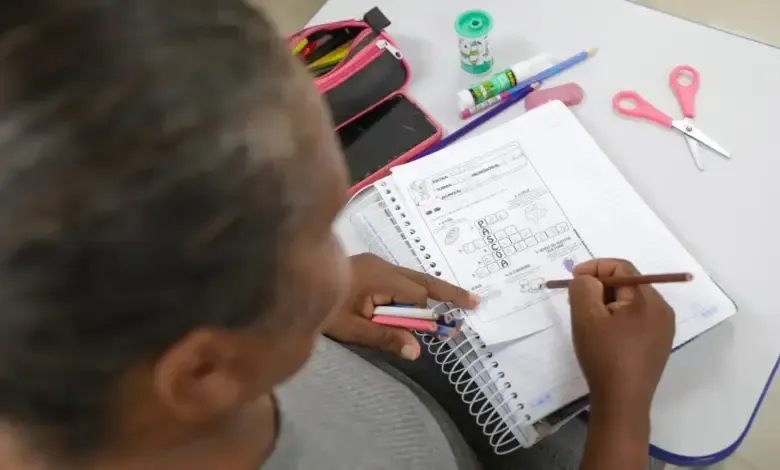 Analfabetismo funcional cresce e escancara abandono da educação no governo Lula