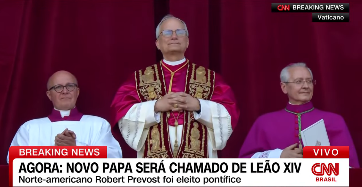 Cardeal Robert Prevost é eleito Papa e adota o nome Leão XIV