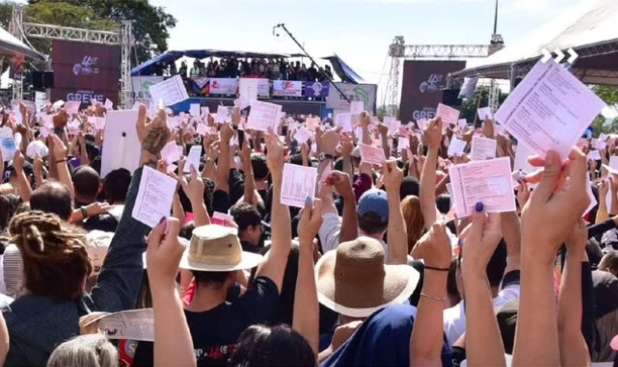 TJDFT determina multa diária e corte de ponto contra greve de professores no DF