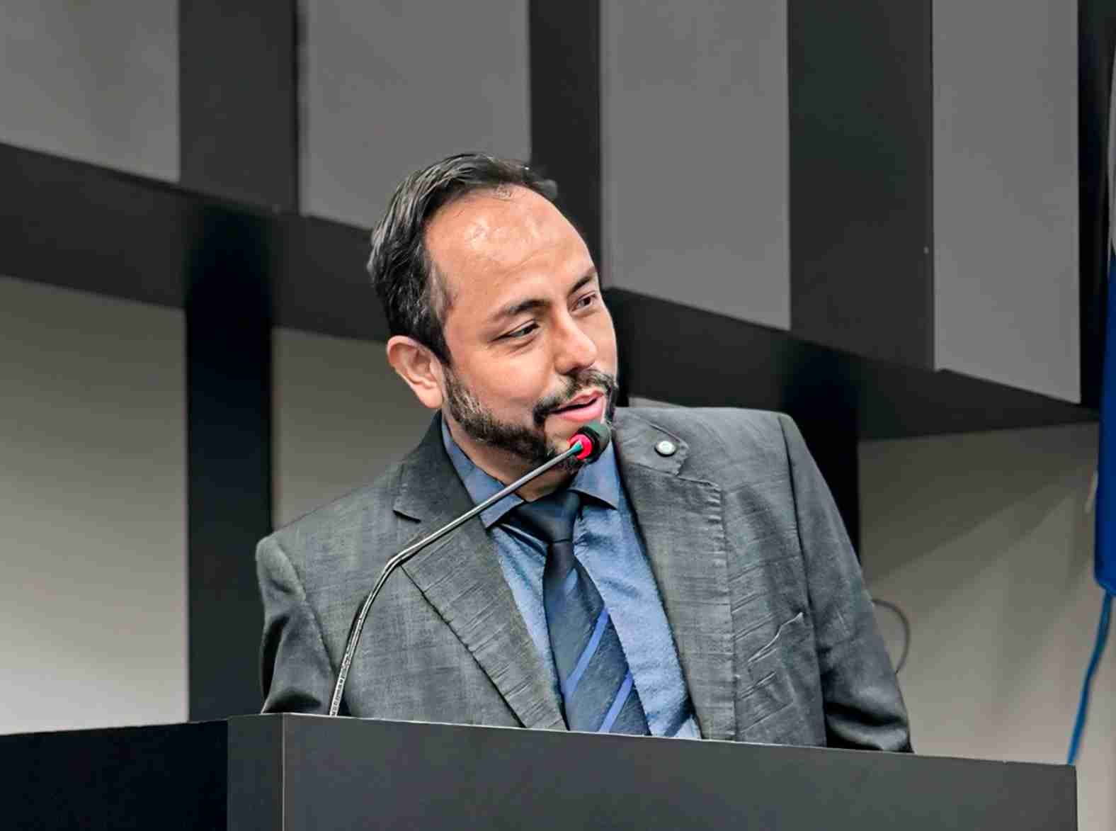 Vereador Rafael Yonekubo propõe crematório pet e mesas de ping-pong nas praças de Cuiabá