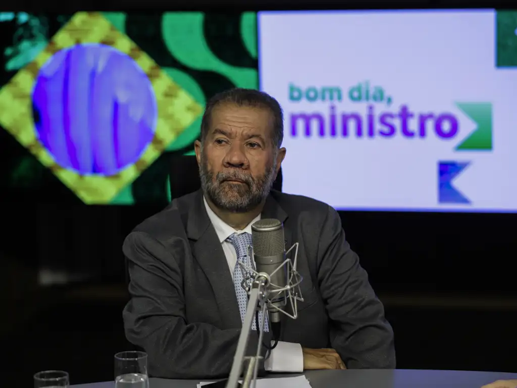 Demissão de Lupi revela podridão no INSS e tenta encobrir rombo no governo Lula