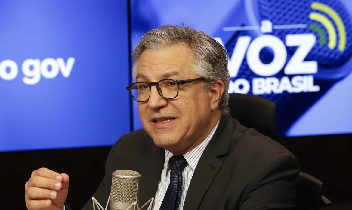 Campanha vexatória: Ministro da Saúde apela para Lady Gaga em ação oficial