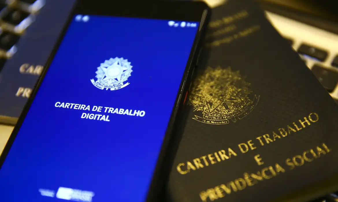 Trabalho despeja milhões em ONGs ligadas a aliados e vira alvo de escândalo