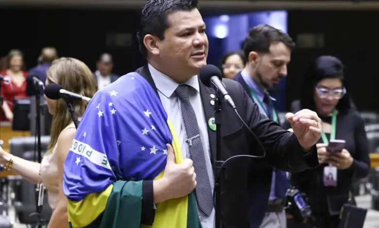 Tentativa de censura: Gilvan da Federal enfrenta perseguição por denunciar abusos do governo