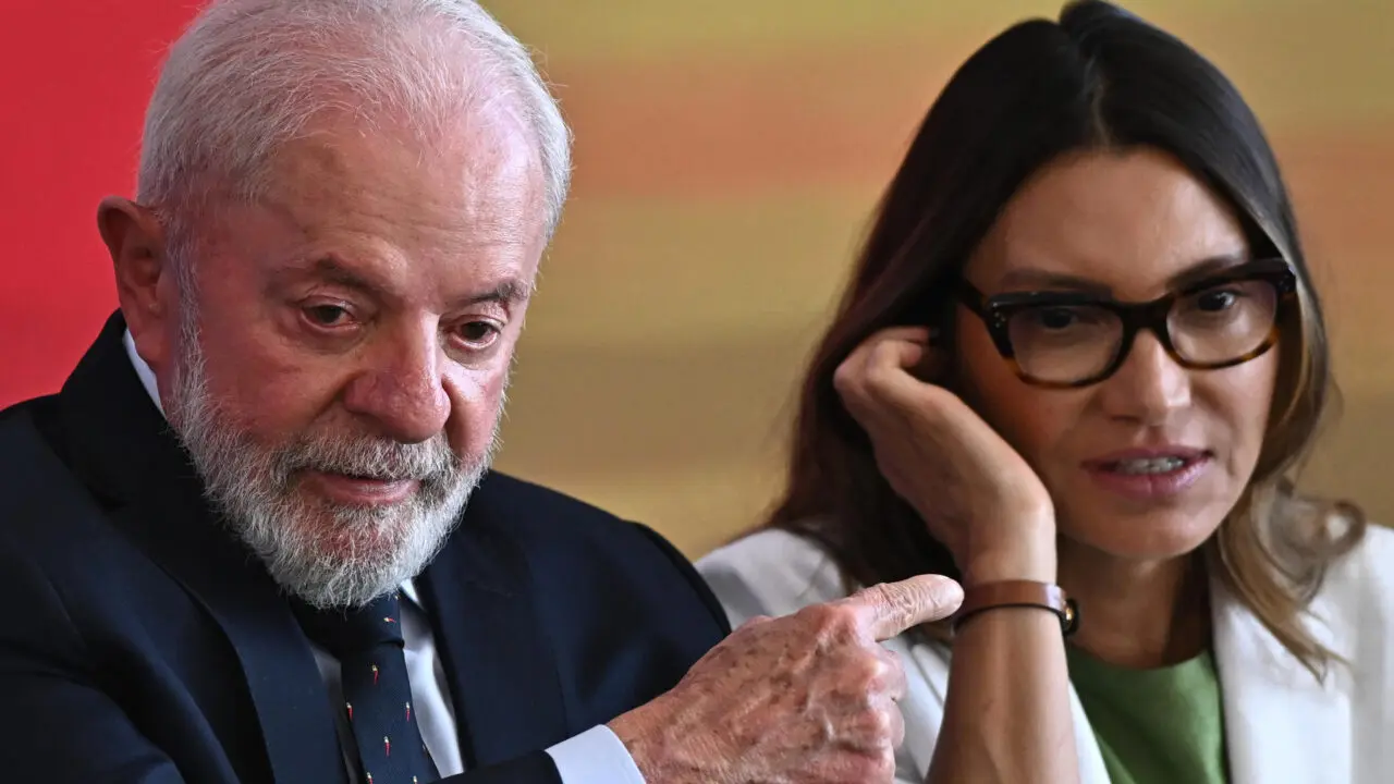 Celular de Janja vira “linha direta” de Lula com líderes estrangeiros