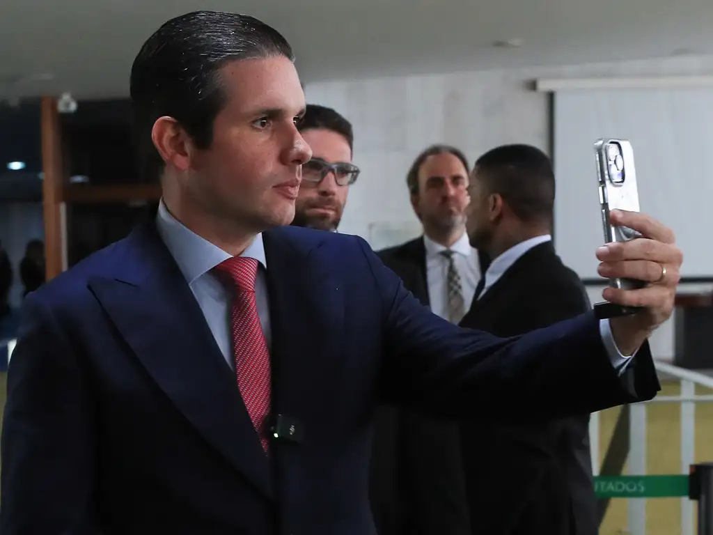 Presidente da Câmara ensaia aproximação com o MST e afronta produtores rurais