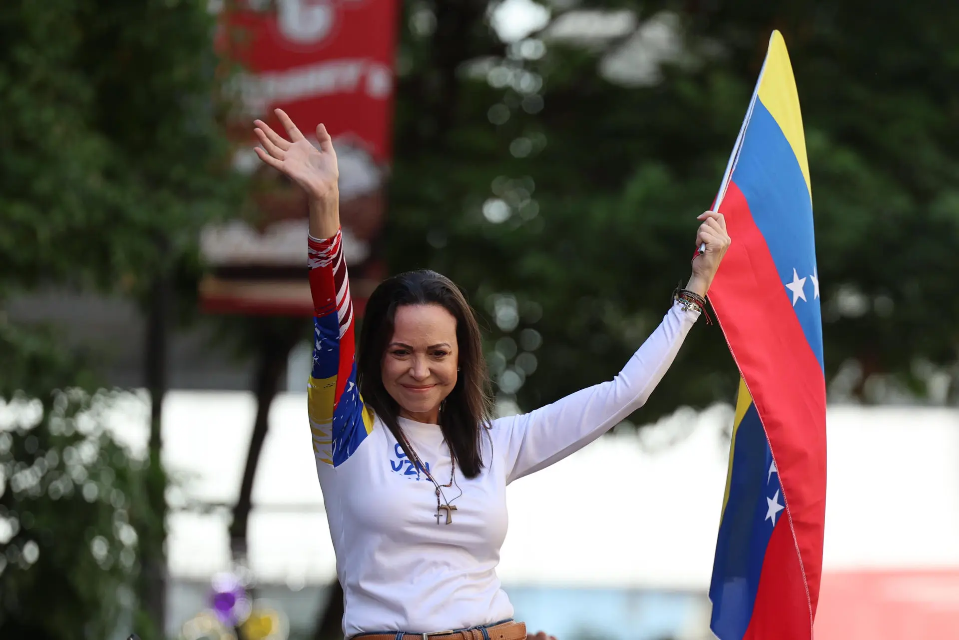 Aliados de Corina são salvos pelos EUA após meses sob ameaça chavista
