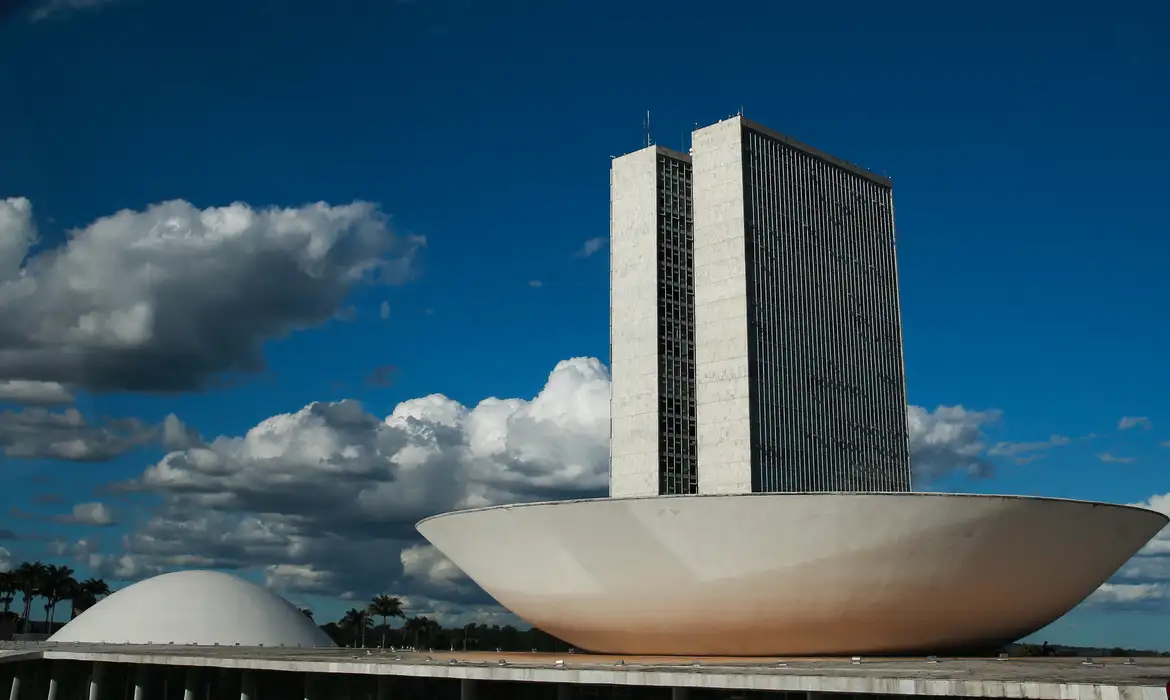 Câmara avança em proposta que equipara facções a terrorismo
