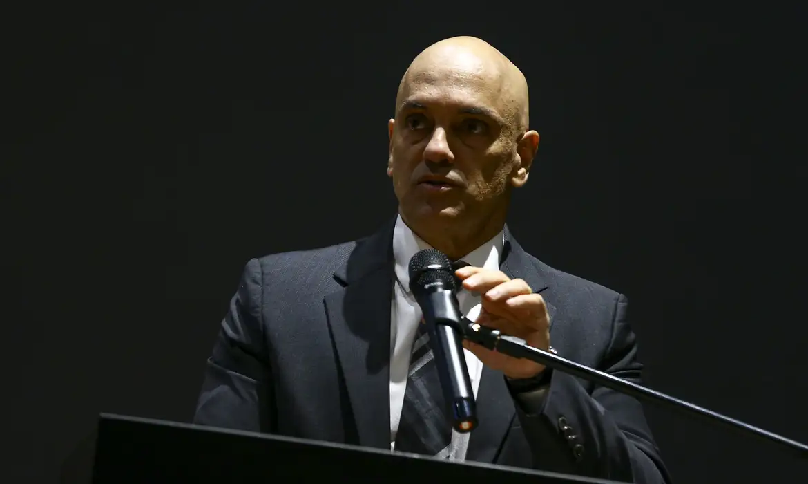 Moraes cede à pressão e libera defesa de Bolsonaro para acessar provas