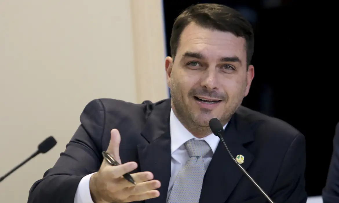Flávio Bolsonaro reage e alerta: Gonet pode ser alvo de sanções nos EUA