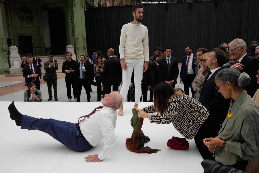 Lula protagoniza cena inusitada em exposição na França