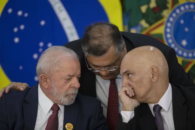 Lula aciona STF para gastar bilhões fora do teto em meio a escândalo no INSS