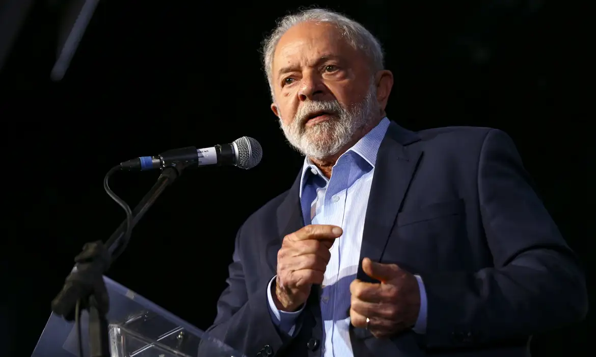 Rejeição a Lula dispara e chega a 56%, aponta PoderData