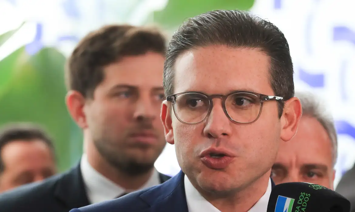 Hugo Motta comenta revogação do decreto do IOF no Congresso