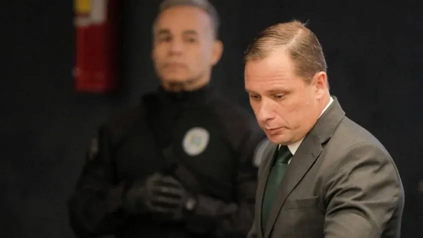 PF cumpre busca e apreensão na casa de Cid