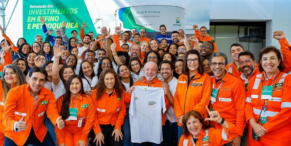 Lula defende negociação sobre IOF e insinua nova candidatura