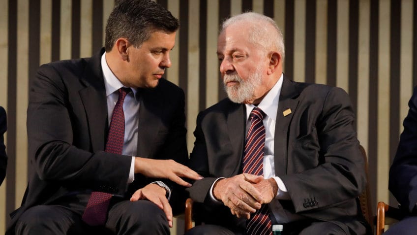 Lula tenta destravar acordo de Itaipu em meio a crise com o Paraguai